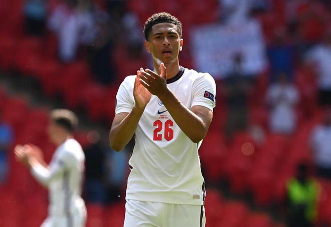 和三笘薰合影的11岁小球员有日本和法国血统，出自吉田麻也担任院长的青训机构