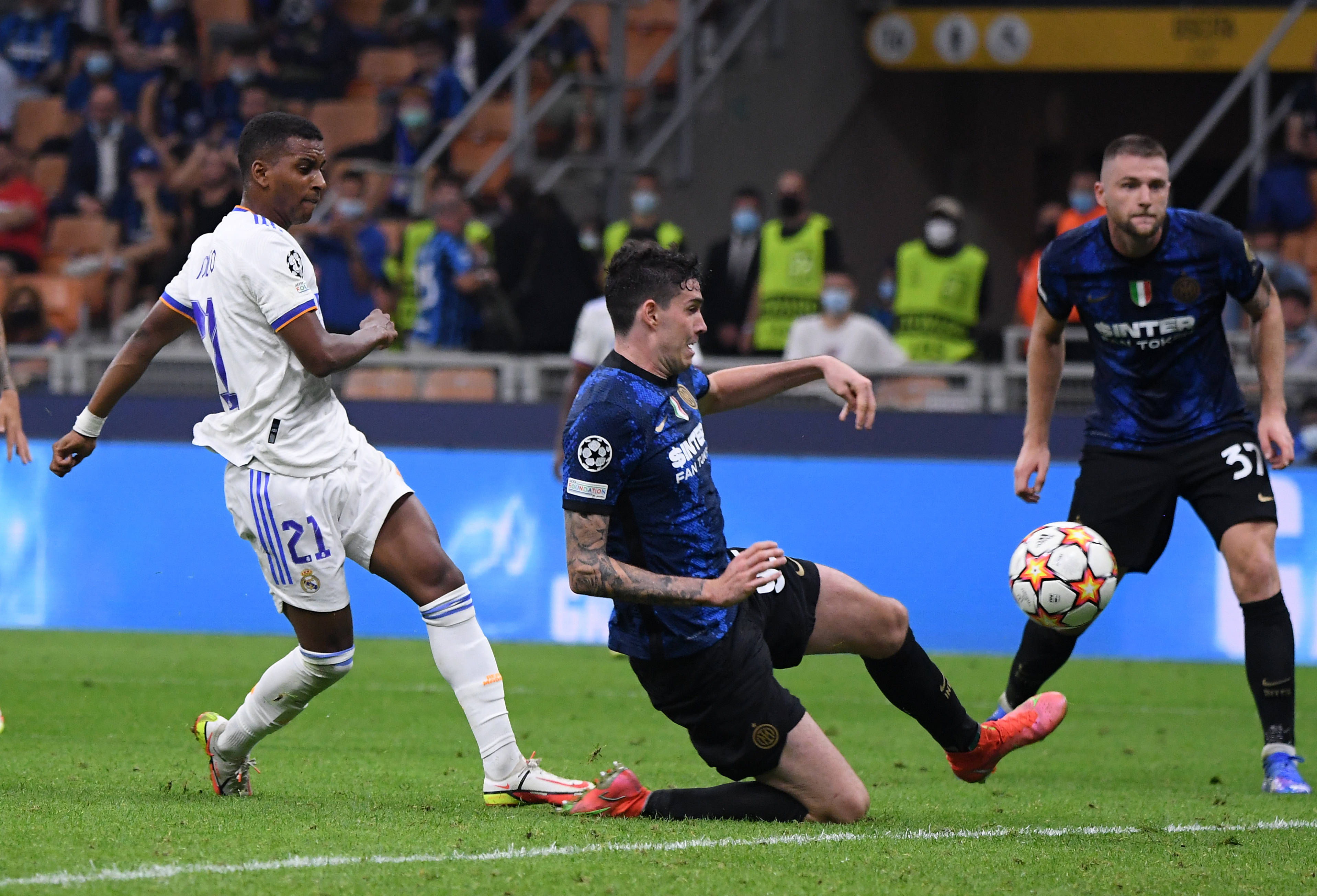 国米0比1利物浦遭欧冠两连败，VAR判点致胜