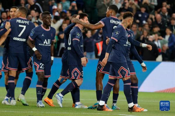 意媒：米兰派球探现场考察亨克18岁前腰卡雷察斯