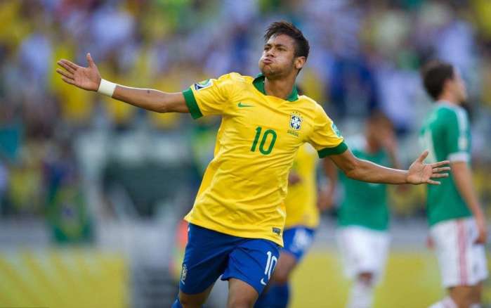 国米门将更替引热议，维卡里奥性价比突出，但适配性与未来规划存疑。